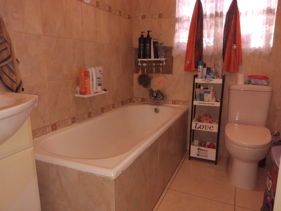 2 Bedroom Property for Sale in La Hoff North West